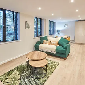 Host & - Fern Apartment York